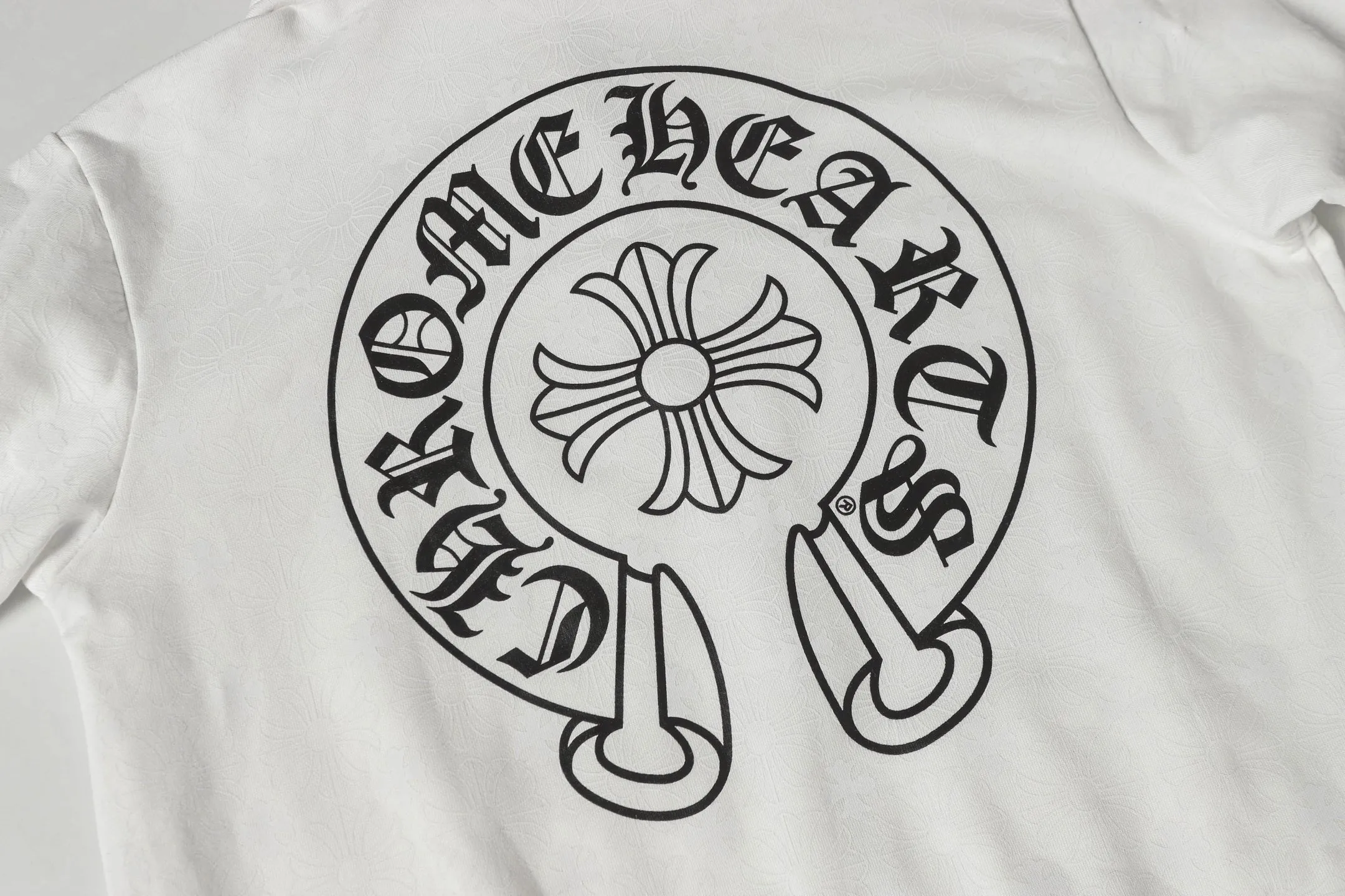 P300 cross-border model, please do not place an order if you are pursuing quality - Chrome Hearts/Chrome Hearts Sanskrit Dark Pattern Horseshoe Sanskrit Cross ✝️ Printed Zipper Sweater Cardigan Jacket - High weight, high density and high quality. The wool is soft, delicate and skin-friendly. It feels soft and silky. It has excellent warmth and skin-friendly properties. - Custom-woven and custom-dyed, no color difference. No matter the fabric or workmanship details, it beats the ordinary version on the market. - Hardware zipper accessories are all customized and full of details. -Colour: Black White Blue -Size: S M L XL